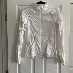 Lulu lemon lightweight ruffled jacket